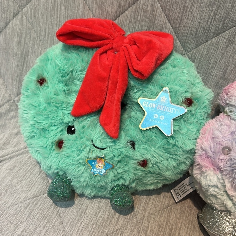 F.A.O. Schwarz Glow Brights Plush LED with Sound Vintage Holiday Tree And Wreath - Picture 2 of 9